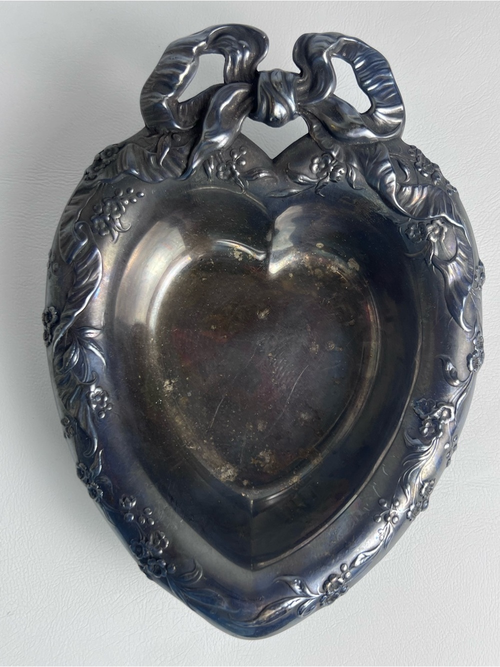 Reed & Barton 230 Silverplate Heart & Bow Shaped Candy Trinket Dish VTG